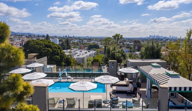 Luxurious Suite Near Hollywood Museum l Rooftop Pool, Pet-friendly Stay