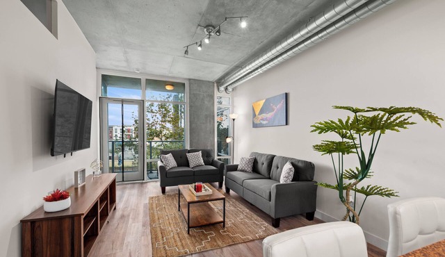Luxury 2BR Downtown - Parking & Rooftop & Hot Tub