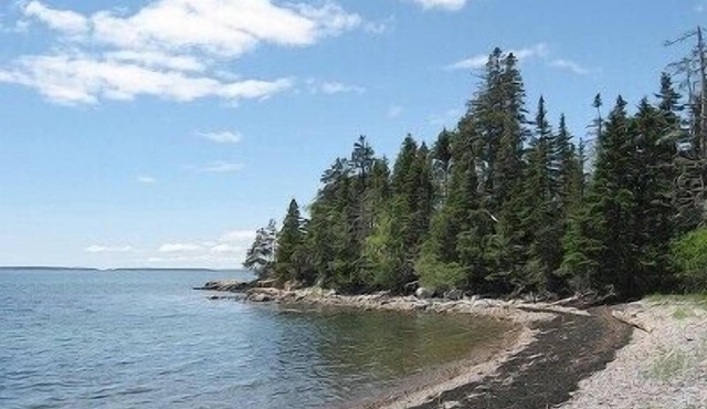 Luxury Home with Spectacular Ocean Views in quiet setting near Acadia Nat'l Park