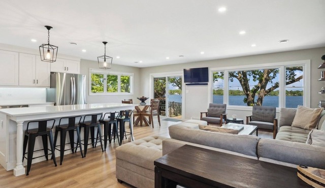 Luxury Lake Home near Great Lakes Naval Station