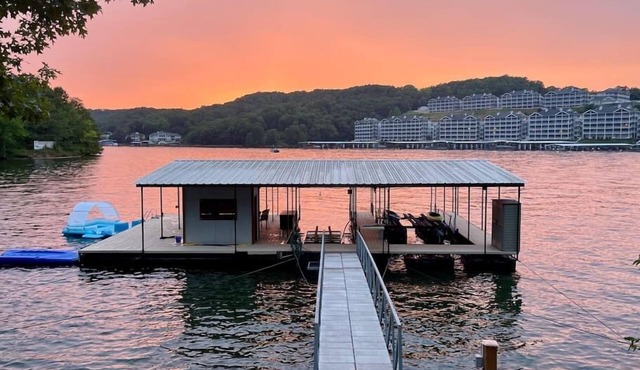 Luxury Lakefront Home: Dock, Slips, SUPs, Kayaks