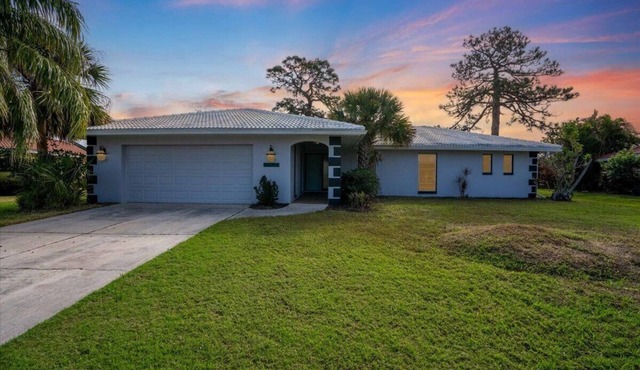 Luxury Short-Term Rental in Gulf Gate Woods – Minutes from Siesta Key!