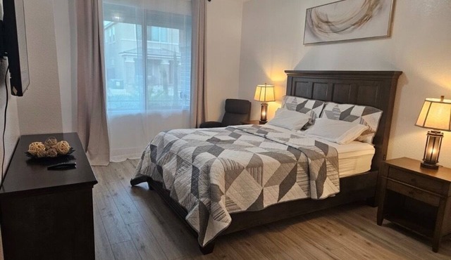 Luxury Suite for Short and Long Term Stay, SouthWest Las Vegas-Safe and Quiet