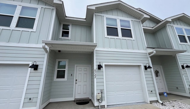 Meadow Flower Townhome-Downtown, Beaches, & UWF