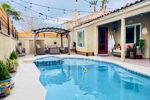 Modern 3BR Home with Pool Jacuzzi Games Room