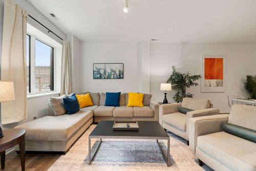 Modern 3BR Near McCormick & South Loop