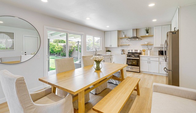 Modern & Bright 3bd/2bth home
