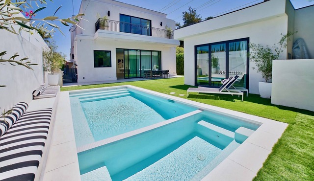 MODERN HOUSE IN WEST HOLLYWOOD