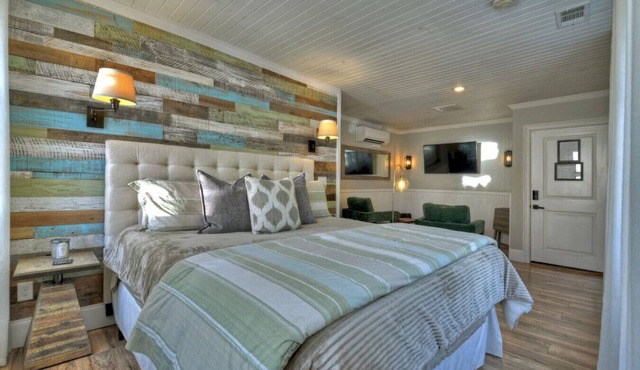 Modern Penthouse Suite in historic downtown Blue Ridge, GA