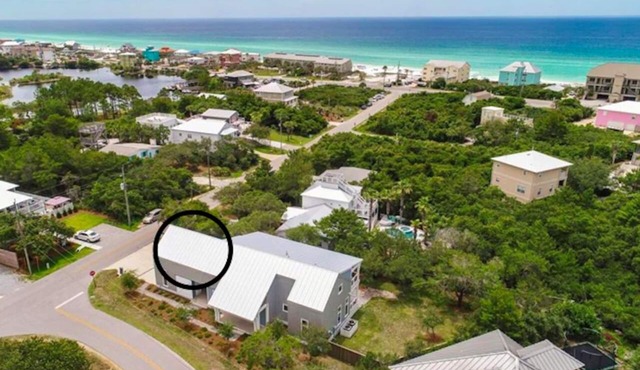Modern Studio Apartment., Sleeps 4, Steps to the Beach!