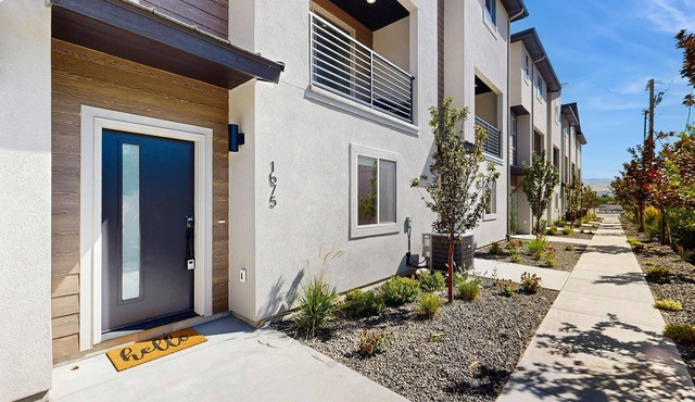 Modern Townhouse, Centrally Located Near BSU