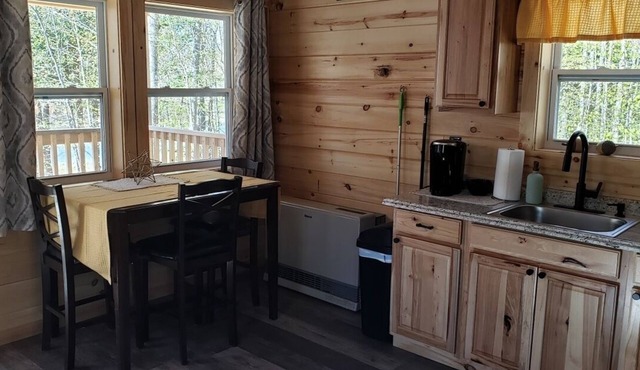 Moose Cabin: Charming 2-bedroom cabin with WiFi, AC in relaxing Sebec