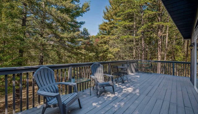 Mountain View - pets, grill, wifi, fire pit, screen porch, game room, deck, view