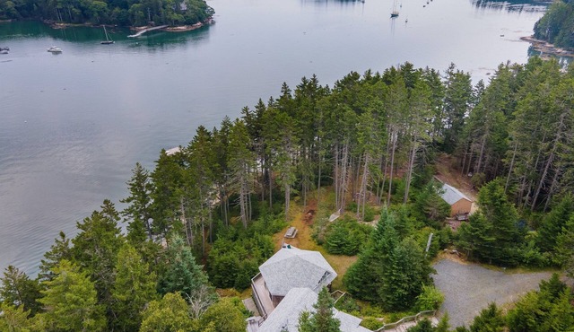 Narrows House - Oceanfront Main and Guest House