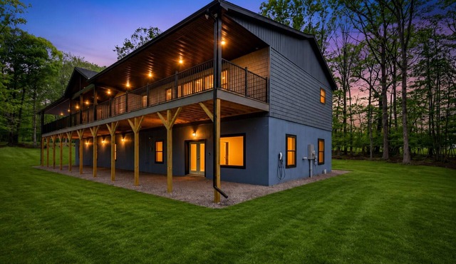 New Build 13 Bed/13 BA Blue Ridge Lodge Nestled In The Heart Of The Poconos!