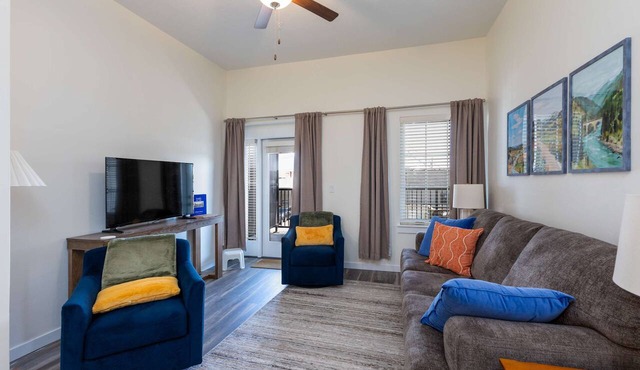 New! Downtown Nampa Apartment For 4|King Bed