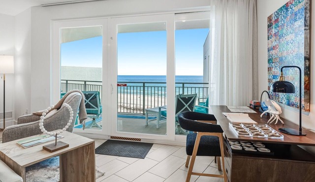 New & Luxurious 4 bed/3 bath Blu 600 with Free Beach Svc for 2 Sleeps 12