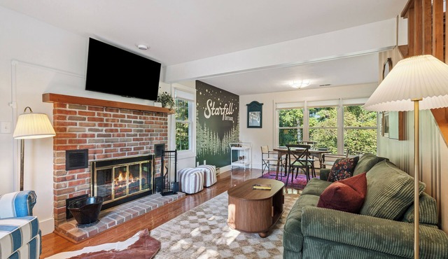 NEW! Updated Home, King 2 bdrm, Firepit, Pools, Lake, 5 Miles to Downtown Galena