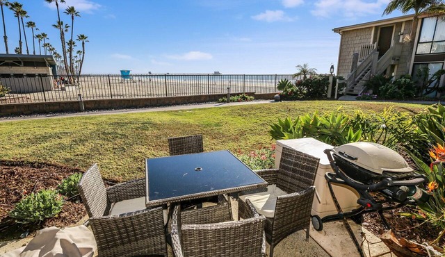 Ocean/Pier View Ground Level Cottage, Remodeled, Steps to the Gate and Sand D11 - Beachfront Luxury