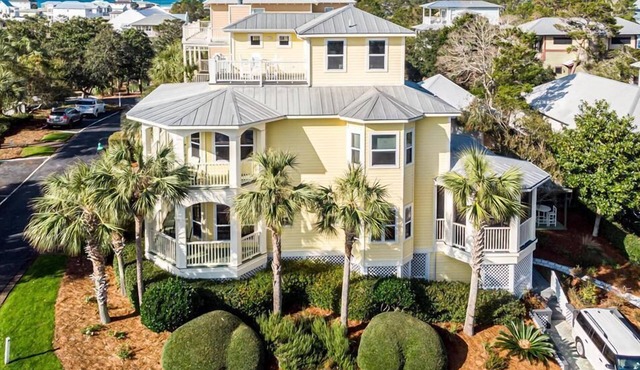 Ocean View Luxury ☀️ 5 Min to Gulf | Saltwater Comm Pool | Beach Gear ☀️ Here Comes the Sun
