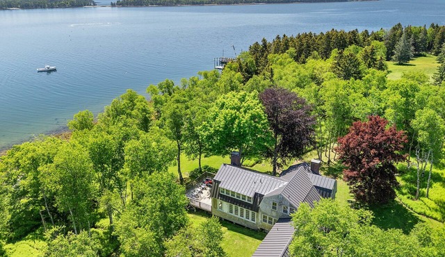 Oceanfront 5BR island retreat with deck, fireplace, and kayaks