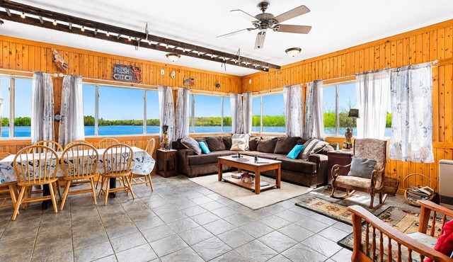 OCEANFRONT - Taunton Bay Escape with 2 Apts & Cottage - sleeps up to 13 people!