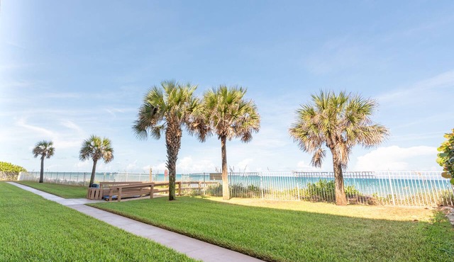 Oceanfront Condo Steps to the Beach Heated Pool Sleeps 6 Unit 103