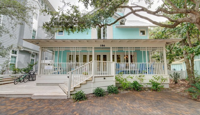 Old Seagrove "Lollypop House" | 4 BR | Sleeps 12 | Great Outdoor Space