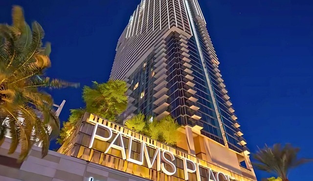 One Bedroom | 1.5 Baths & Living Room | Jet Tub – Palms Place StripSuite