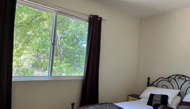 one bedroom guest house, furnished charming private location luxury neighborhood