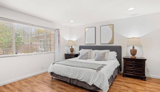 One- Floor villa 4bd 2ba Spacious 2TVs 2 kitchens