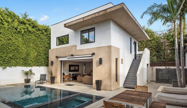 One of a Kind Villa with separate guest House pool an hot tub.