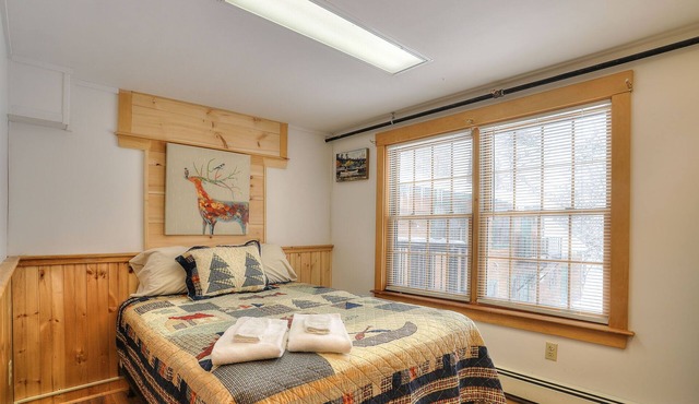 Oquossoc Suite #8 | Upstairs Suite w/Kitchenette