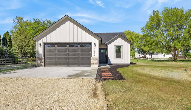 Our Serenity House Charming 2-bedroom house in Middleton with AC and Office