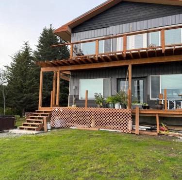 Paradise Suites the Bear Den a condo in Homer with a Hot Tub