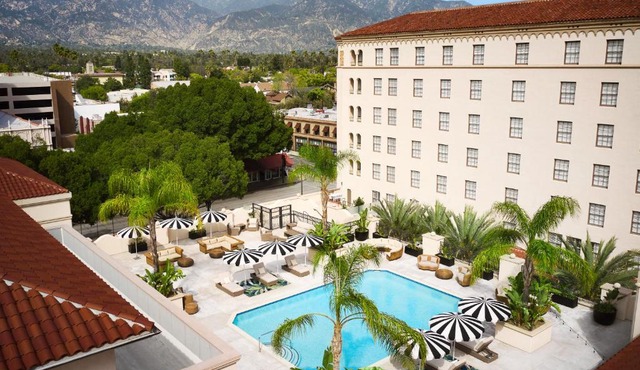 Pasadena Hotel & Pool