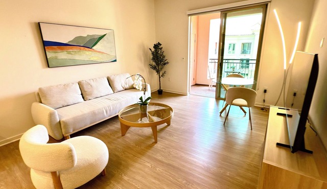 Peaceful 1BR Retreat w/Courtyard View in Irvine