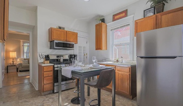 Peaceful One Bedroom Home near Chicago