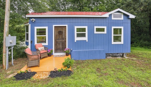 Pendergrass Tiny Home Cabin on Pond w/Fire Pit!