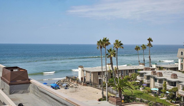 Penthouse 2BR with Beautiful Ocean Views and Rooftop Patio! 1,081 Sq Ft