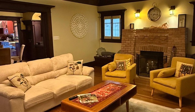 Perfect family gateway in the heart of the Los Angeles Mid City