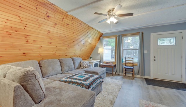 Pet-friendly Belfast Retreat - 2 Mi to Downtown!