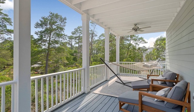 *Pet Friendly | Community pool | Roof top deck | Steps to beach | Bike to shops, restaurants | Wi-Fi