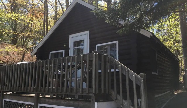 Pine Grove Cottages: Cottage 4: Studio Cottage - Pet Friendly
