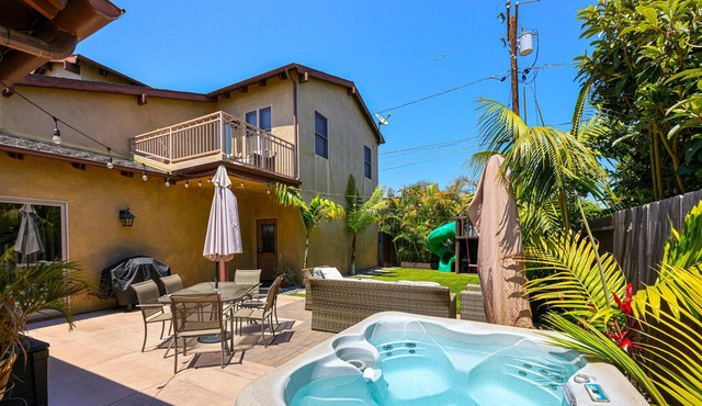 Playground, hot tub, and walking distance to the ocean - The Sandcastle Fairytale - New Listing