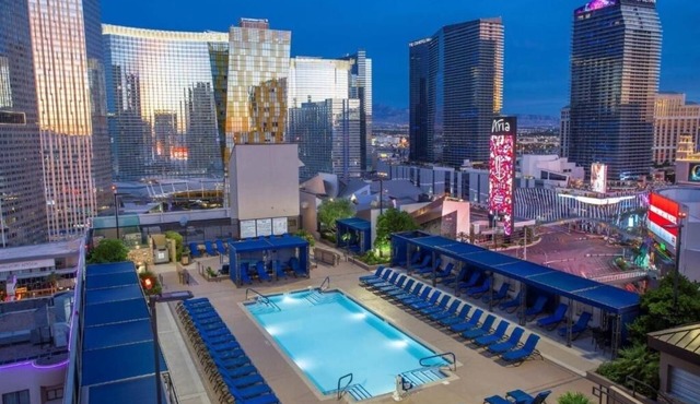 Polo Towers Suites a Hilton Property - Studio Sleeps 2