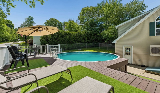 Pool, Dream Home Gym, TV+Desk in Each Room, 85" TV, Games, 2 BKB Hoops, Fire Pit