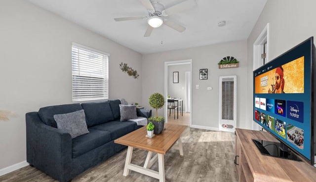 Prime North Park Stay: Walkable 95/100 + Parking!