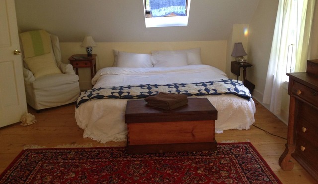 Priv 2nd fl suite-Kingbd; Sit rm w/minibar; prv bath; separate entran nr Acadia