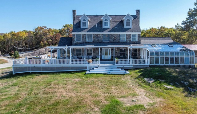 Private 52 Acre Mountain Top, Heated indoor Pool & Spa, Pond, Trails, 5 bedrooms